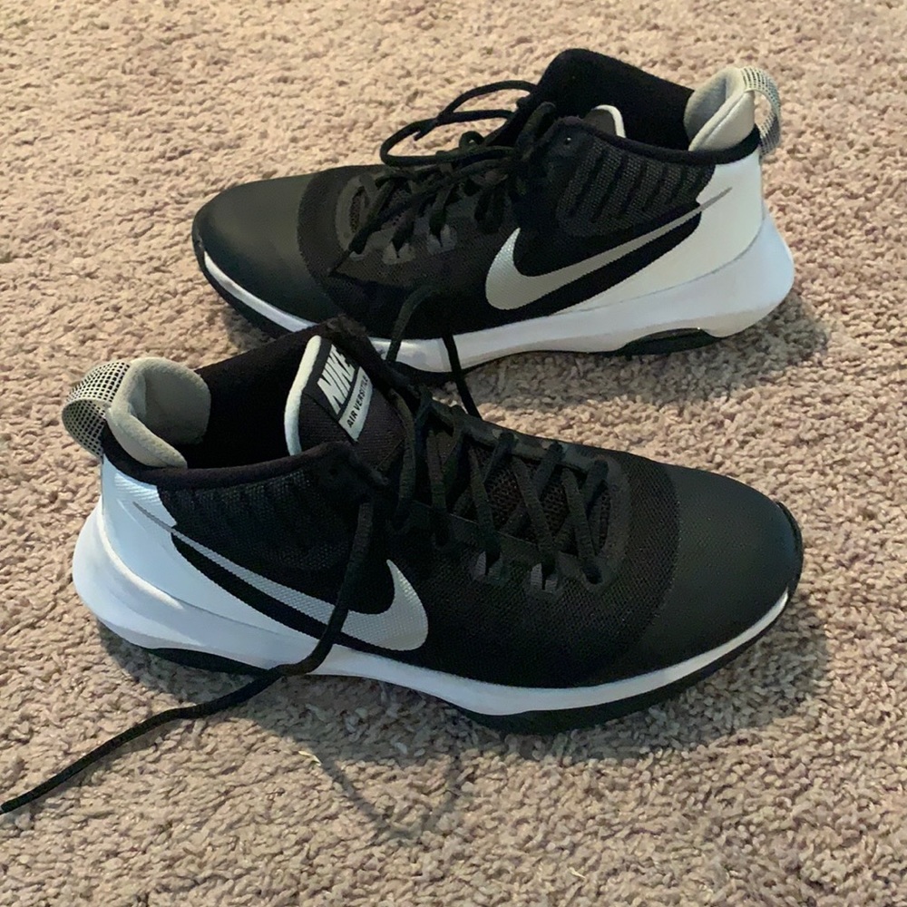 Nike Air Versatile Basketball shoes